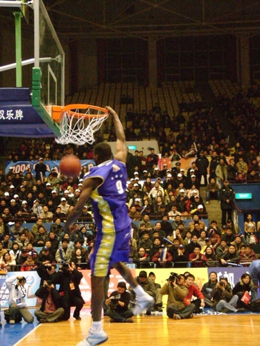 太阳报：经纪人打官司需哲凯赖什作证，枪手拒放行致庭审延期（太阳报：阿森纳拒放哲凯赖什出庭，代理人官司被迫延期）