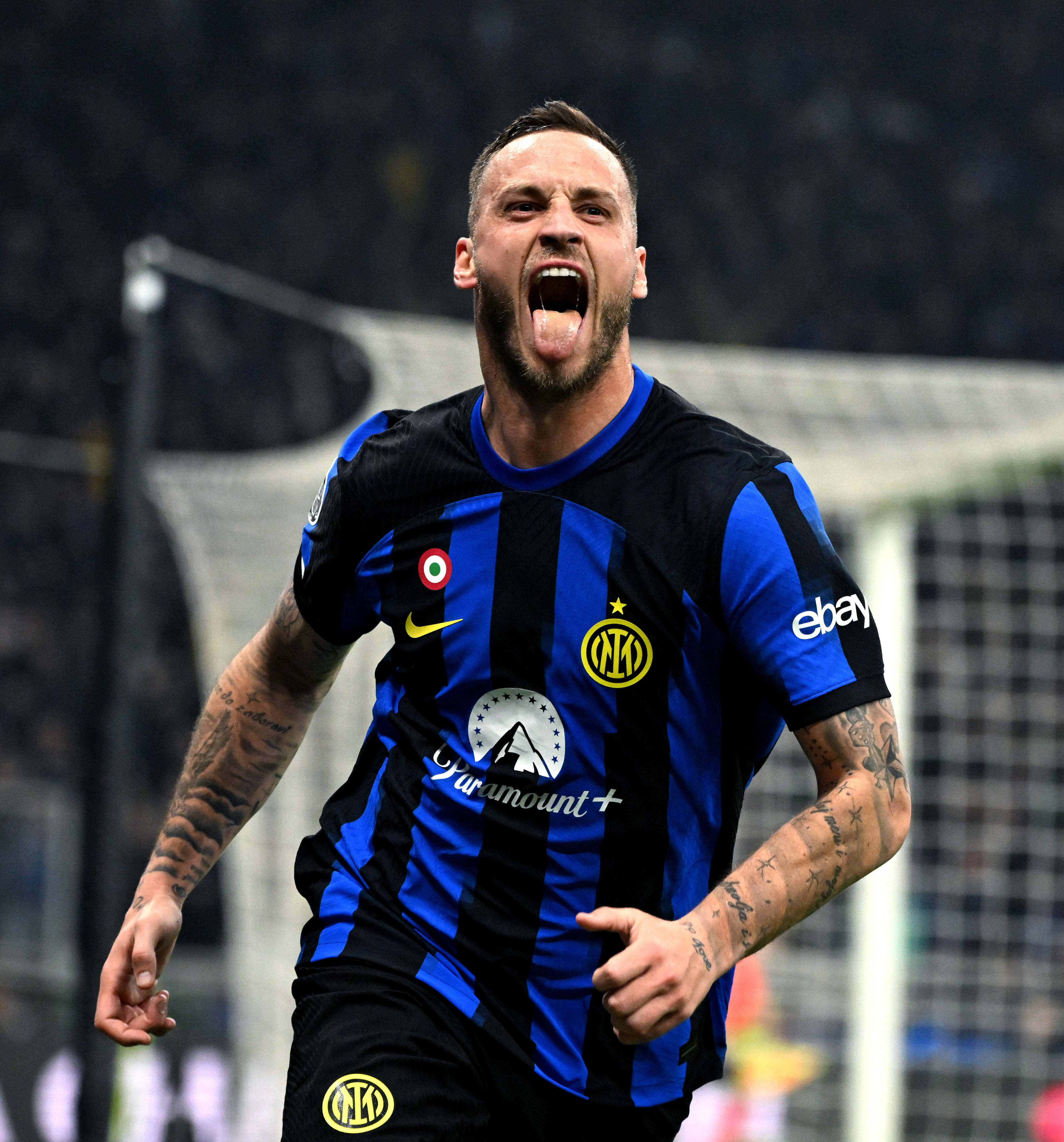 穆里尼奥：记者编造说我不喜欢拉法-席尔瓦，我都不认识他（穆里尼奥否认不喜欢拉法-席尔瓦：媒体瞎编，我根本不认识他）