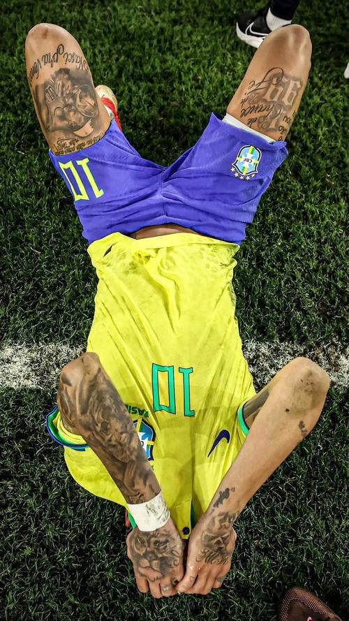 TA：范德芬的速度和力量令人难以置信；西蒙斯表现堪称完美（TA评：范德芬速度与力量惊人，西蒙斯发挥无可挑剔）