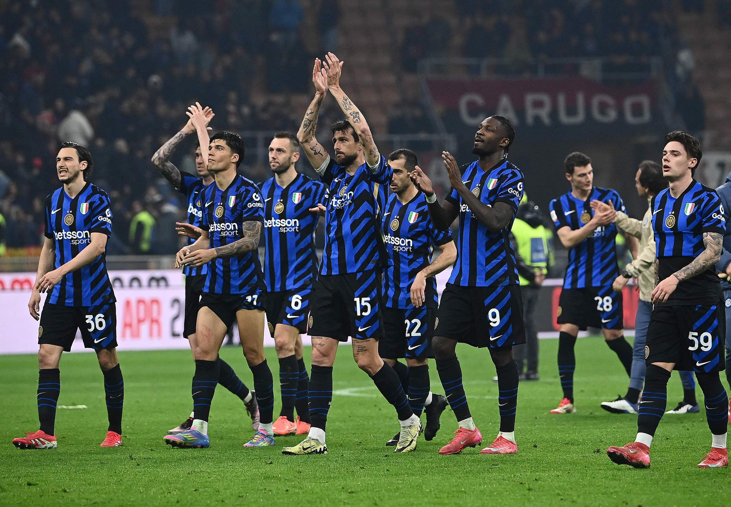 首节哑火随后迅速调整，里夫斯背靠背两战轰下80分（首节低迷迅速回暖，里夫斯背靠背两场砍下80分）