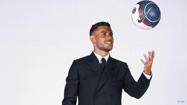 热那亚2-1萨索洛，厄斯蒂高破门，马利诺夫斯基建功（厄斯蒂高、马利诺夫斯基相继进球，热那亚2-1击败萨索洛）